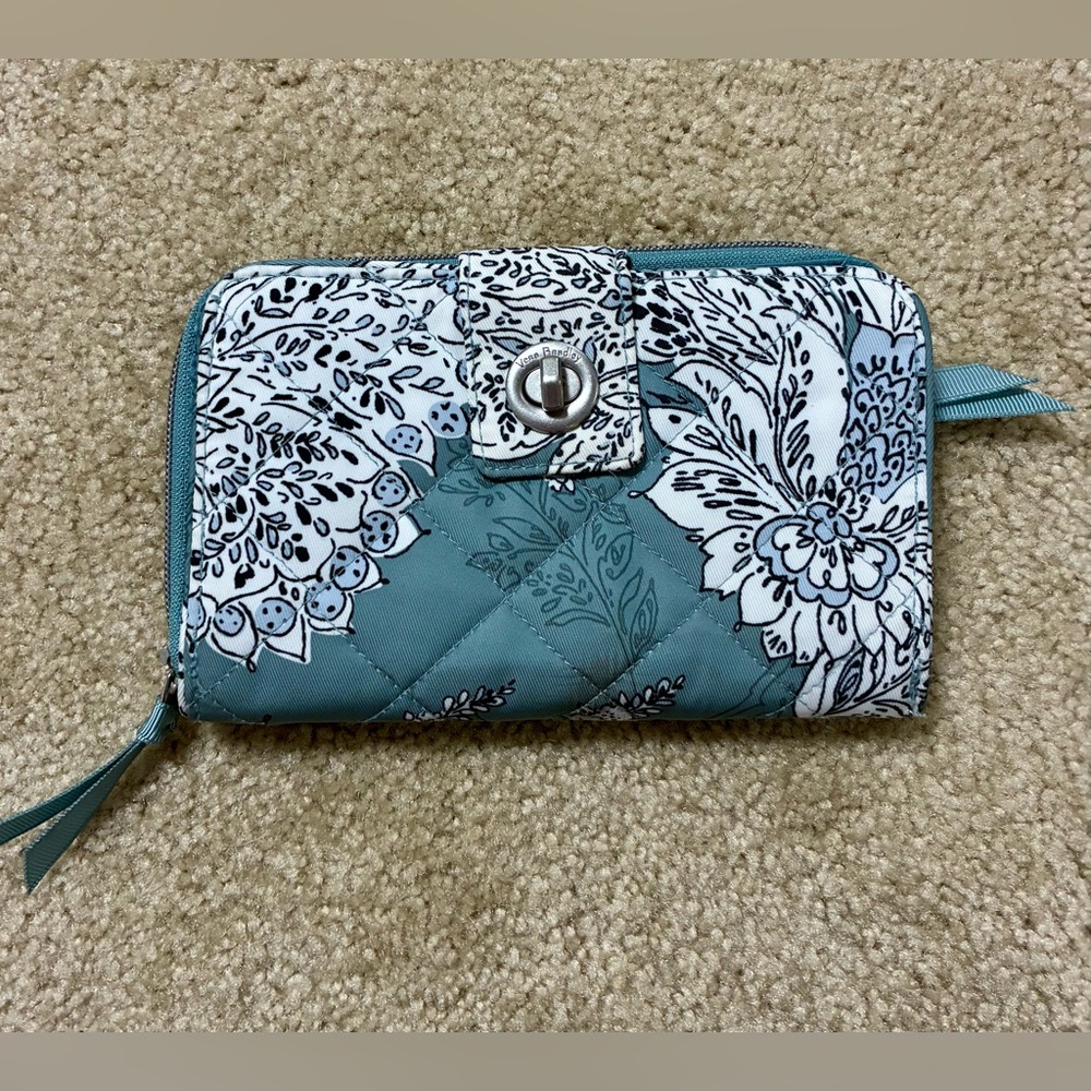 Vera Bradley Y2K grey white blue Turnlock Wallet bag doodle sketch floral